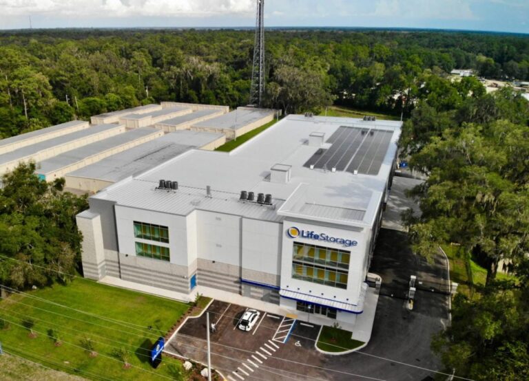 Aerial view of the SmarterStorage rooftop solar array